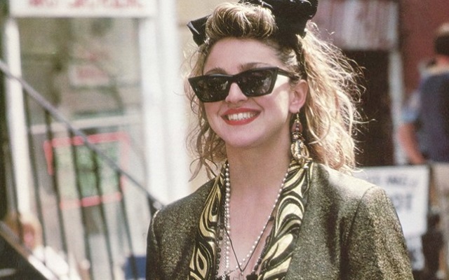 madonna als 80 amb rayban wayfarer